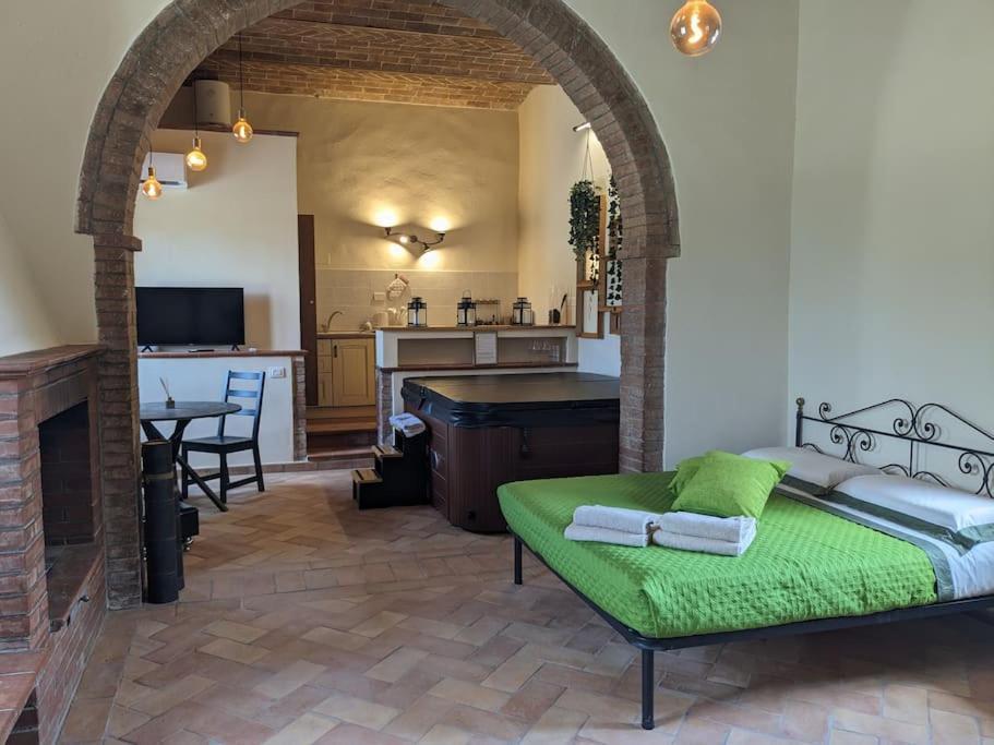 קולה ואל ד'אלזה Relax Nella Jacuzzi In Toscana מראה חיצוני תמונה