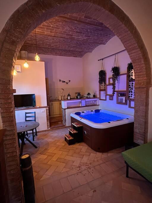 קולה ואל ד'אלזה Relax Nella Jacuzzi In Toscana מראה חיצוני תמונה