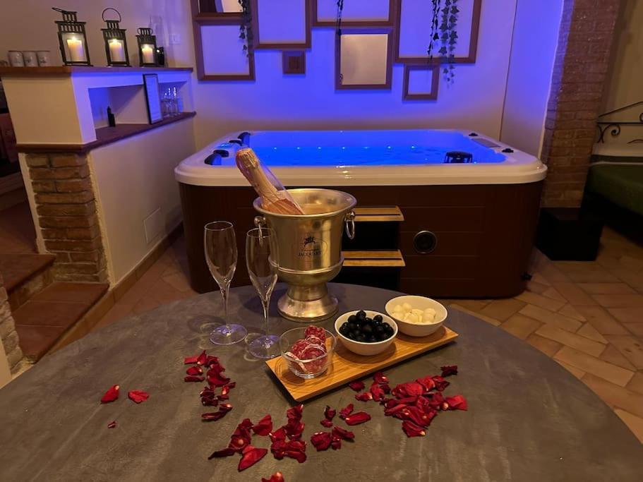 קולה ואל ד'אלזה Relax Nella Jacuzzi In Toscana מראה חיצוני תמונה